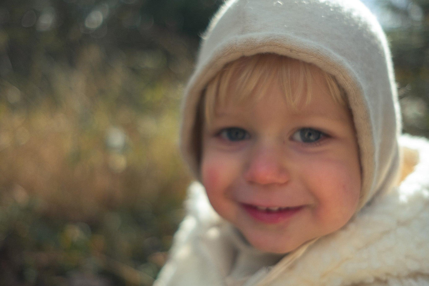 Cagoule bébé chaude en laine et coton – Blanche et respirante