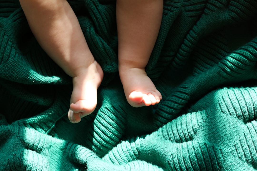 Choisir des vêtements bébé durables sans substances nocives